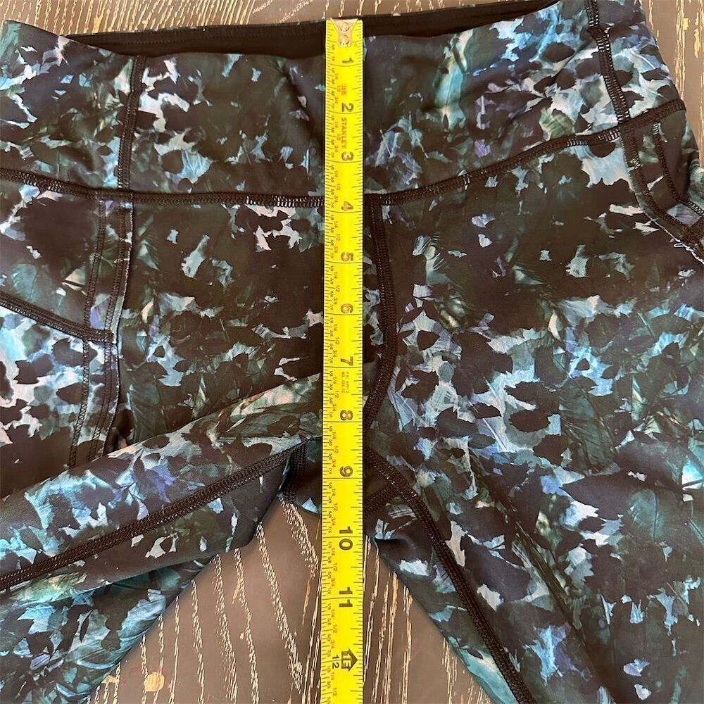 Lululemon Top Speed Crop Leggings Blue Floral Moisture-Wicking Size 6 Women - Picture 6 of 9